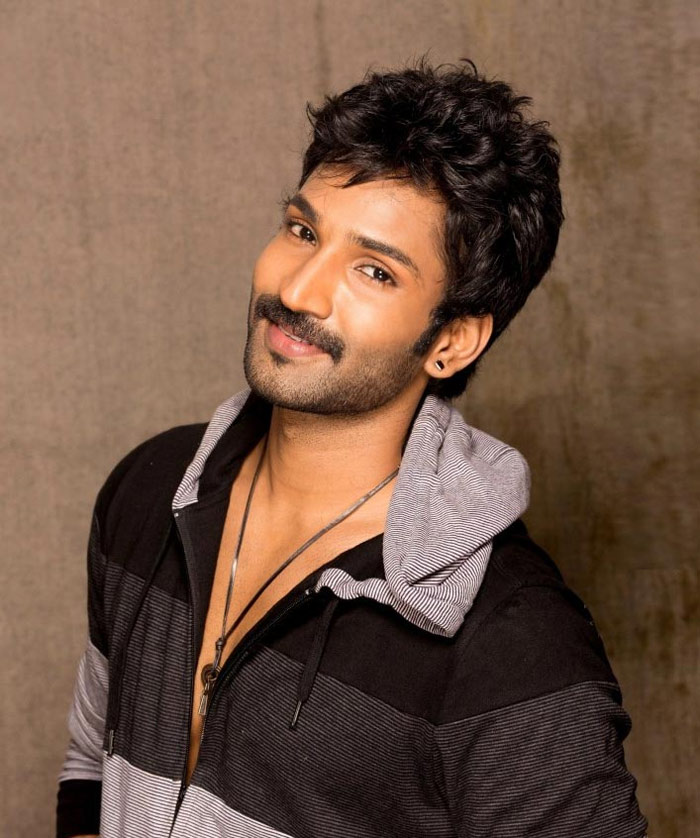 raviraja pinisetty,aadhi pinisetty,pawan kalyan,ram charan,nani  మెగాహీరోలు, నాని అతనికి హెల్ప్ అవుతారా..?